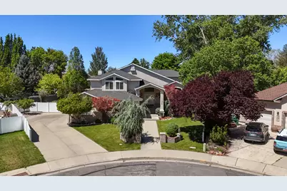 1576 E Bridlebrook Cir S, Salt Lake City, UT 84117 - Photo 4