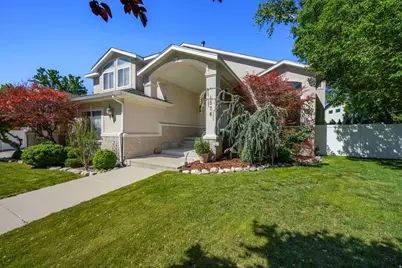 1576 E Bridlebrook Cir S, Salt Lake City, UT 84117 - Photo 2