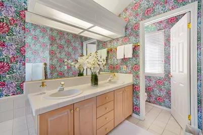 1576 E Bridlebrook Cir S, Salt Lake City, UT 84117 - Photo 20
