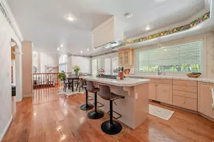 1576 E Bridlebrook Cir S, Salt Lake City, UT 84117 - Photo 12