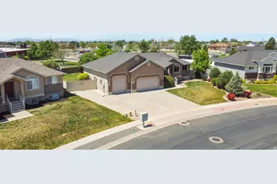 5609 S 4525 W, Hooper, UT 84315 - Photo 2