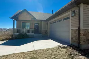 1612 E Shadow Dr, Eagle Mountain, UT 84005 - Photo 2