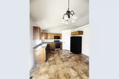 1612 E Shadow Dr, Eagle Mountain, UT 84005 - Photo 4