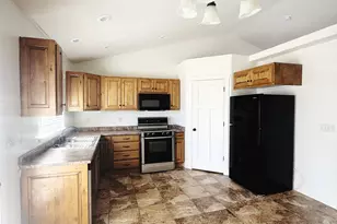 1612 E Shadow Dr, Eagle Mountain, UT 84005 - Photo 4