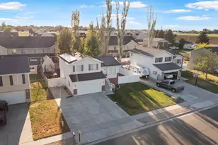 719 N 1725 W, Clinton, UT 84015 - Photo 4