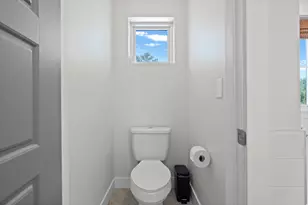 1040 E Larkspur Dr, Sandy, UT 84094 - Photo 22