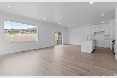 564 E Levengrove Dr #243, Lehi, UT 84048 - Photo 4