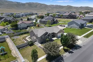 319 W Lariat Blvd, Saratoga Springs, UT 84045 - Photo 38