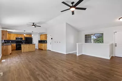 319 W Lariat Blvd, Saratoga Springs, UT 84045 - Photo 6