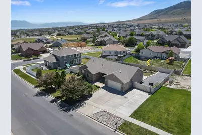 319 W Lariat Blvd, Saratoga Springs, UT 84045 - Photo 36