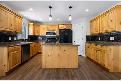 319 W Lariat Blvd, Saratoga Springs, UT 84045 - Photo 8