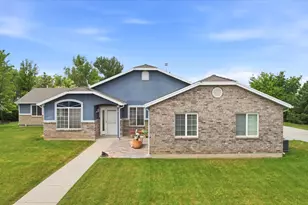 3139 N Pelican Dr, Farr West, UT 84404 - Photo 36