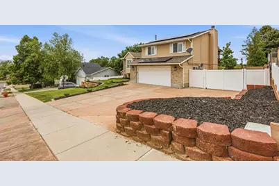 1055 E Castle Rock Rd, Sandy, UT 84094 - Photo 2