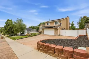 1055 E Castle Rock Rd, Sandy, UT 84094 - Photo 2