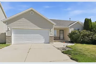 218 W Jonathan Pl, Saratoga Springs, UT 84045 - Photo 2