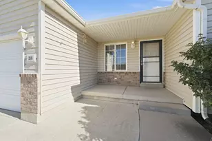 218 W Jonathan Pl, Saratoga Springs, UT 84045 - Photo 4