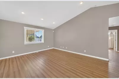218 W Jonathan Pl, Saratoga Springs, UT 84045 - Photo 8