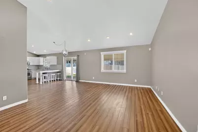 218 W Jonathan Pl, Saratoga Springs, UT 84045 - Photo 6