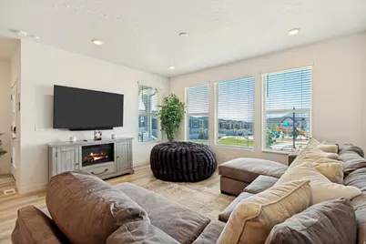 933 W Little Tiger Ct N #555, Saratoga Springs, UT 84045 - Photo 4