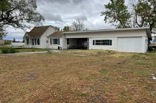 692 S 300 W, Mount Pleasant, UT 84647 - Photo 2