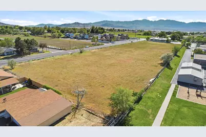460 W Utah Ave #3, Tooele, UT 84074 - Photo 2
