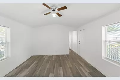2600 N Hill Field Rd #103A, Layton, UT 84041 - Photo 8