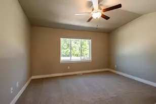 1739 E Holladay Hill Ln N, Holladay, UT 84124 - Photo 12