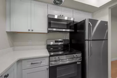 337 E Peach Ln S, Bountiful, UT 84010 - Photo 6