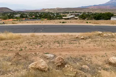 360 N 250 E #16, La Verkin, UT 84745 - Photo 2