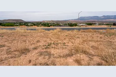 352 N 250 E #17, La Verkin, UT 84745 - Photo 4