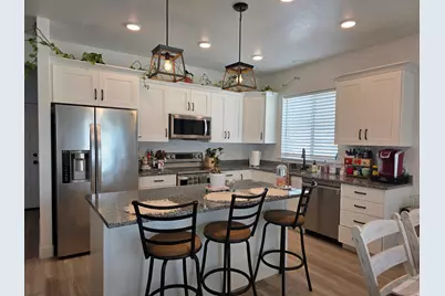 1484 E 480 S, Hyrum, UT 84319 - Photo 2