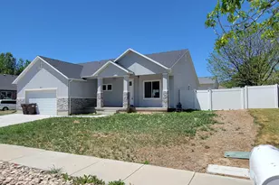 3827 N Adams St E, Eagle Mountain, UT 84013 - Photo 2