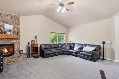 2452 Oak Ln, Layton, UT 84040 - Photo 8