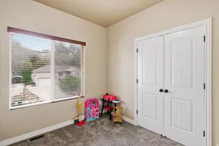 2452 Oak Ln, Layton, UT 84040 - Photo 34