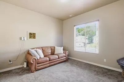 2452 Oak Ln, Layton, UT 84040 - Photo 6