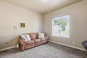 2452 Oak Ln, Layton, UT 84040 - Photo 6