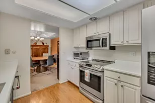 5554 S Marshwood Ln E, Murray, UT 84107 - Photo 4