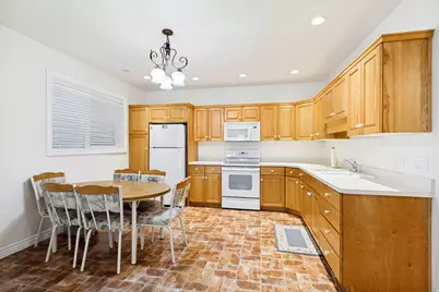 298 E North Canyon Rd, Bountiful, UT 84010 - Photo 36