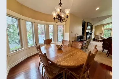 2205 E Sunset Dr, Layton, UT 84040 - Photo 12