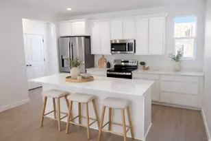 923 W Halvorsen Parkway, Saratoga Springs, UT 84045 - Photo 2
