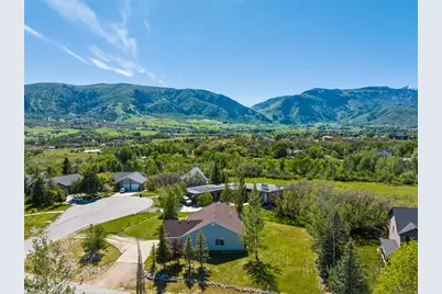4838 E Fairway Cir, Eden, UT 84310 - Photo 4