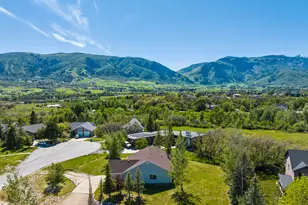 4838 E Fairway Cir, Eden, UT 84310 - Photo 4
