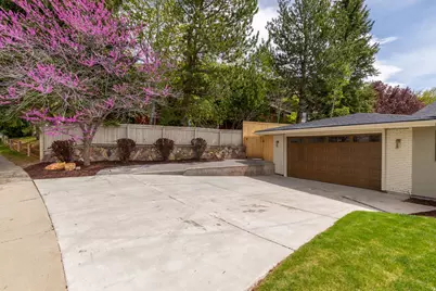985 S Vista View Dr E, Salt Lake City, UT 84108 - Photo 2