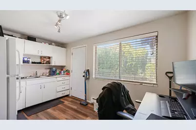 1085 N Nayon Dr E # 6, Layton, UT 84040 - Photo 8