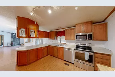 718 S State St, Genola, UT 84655 - Photo 2