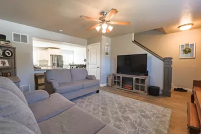 551 E Walnut Glen Dr, Springville, UT 84663 - Photo 4