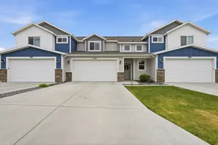 1392 E 380 S, Hyrum, UT 84319 - Photo 2