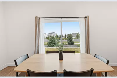 1392 E 380 S, Hyrum, UT 84319 - Photo 8