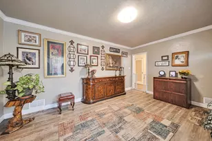 5946 S Highland Dr, Holladay, UT 84121 - Photo 14