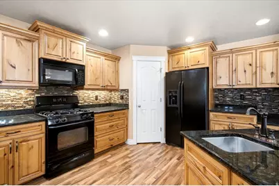 1089 W 2325 N, Layton, UT 84041 - Photo 12